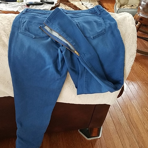 Jeans - Picture 3 of 3